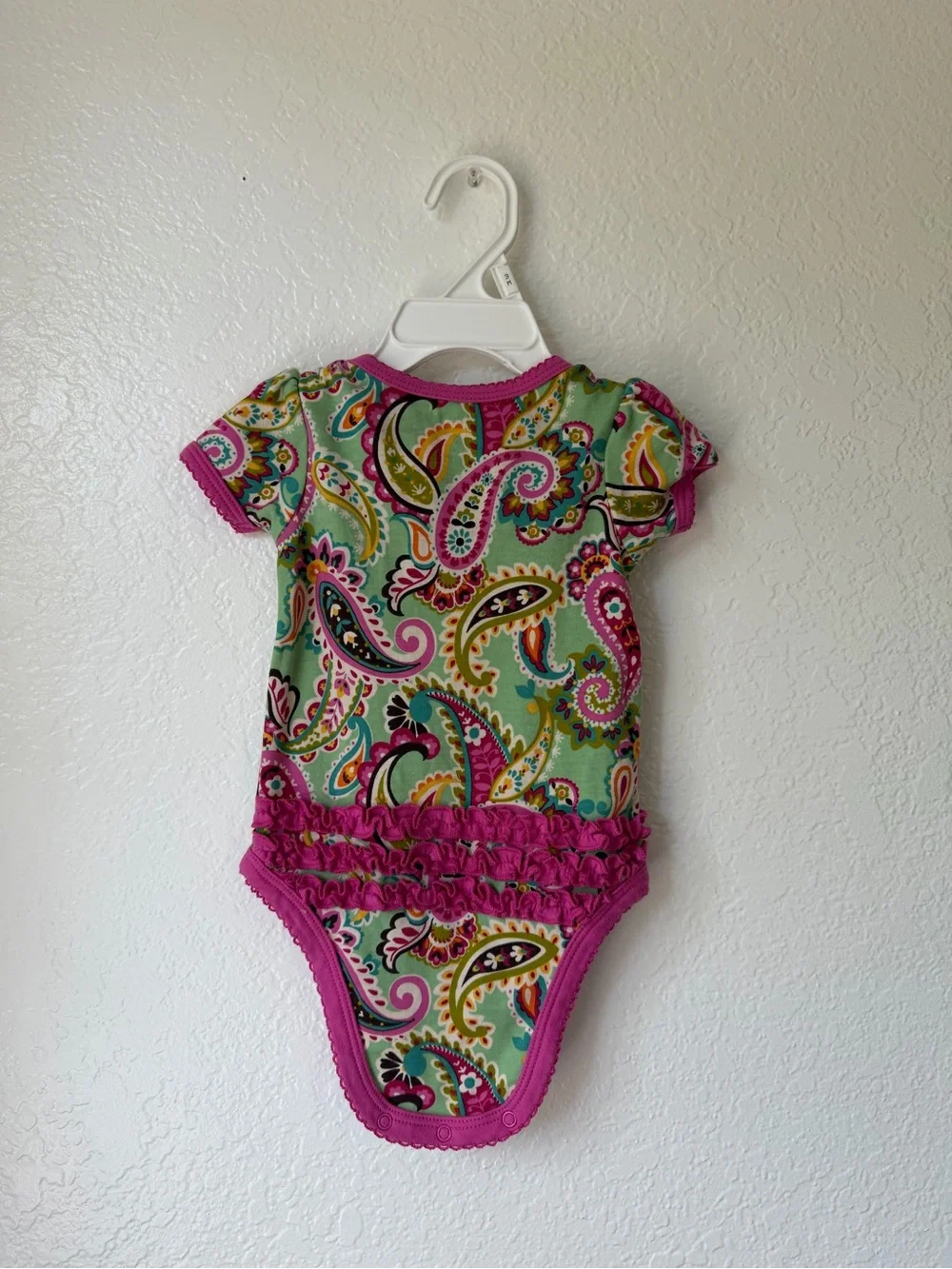 Vera Bradley Paisley Short-Sleeve Ruffle Bodysuit in Green & Pink 3-6 Month